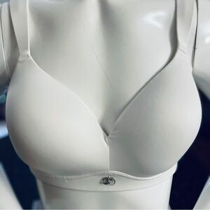 32DD ✨New In Box✨ Jockey Classic Contour Custom Fit Bras (Beige & White)